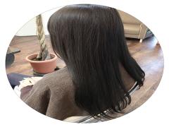 理想は“透明感のある暗髪”。シルバーアッシュカラーのヘアカタログ