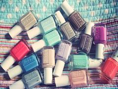 余ったマニキュアを可愛いお花にチェンジ♡