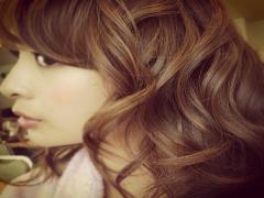 毎日コテを使う女子に朗報！使えば使うほど髪が潤う”ヘアビューロン”が話題