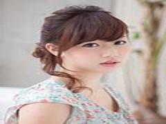 ふんわりカールが必須！こなれ感をだした編み込みヘアアレンジ