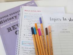 毎日を楽しみたい人に贈る。こだわりと、遊び心のある文房具カタログ