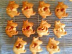 指先までトレンドガールに。流行カラー、’カーキ’を使った上品ネイルデザイン