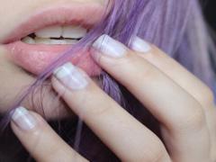 水彩画ネイルの次は…ぽてっとした感じがおしゃれな油絵ネイルに◎