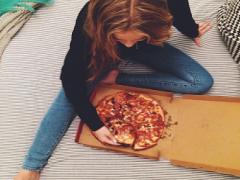 ダイエット中夜遅くに食べても太らない？！魔法のような秘訣を伝授♡