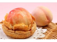 【期間限定】桃をまるごと使ったサプライズケーキが登場♡