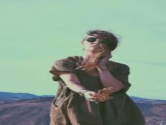 魅力をシンプルに引き立てる。カーキで紡ぐ大人の夏ネイルカタログ