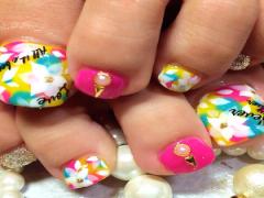 派手にしたほうが可愛いさUP！フットジェルネイルの魅力♪