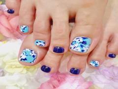フットネイルを派手なデザインにして夏を楽しみたい♪