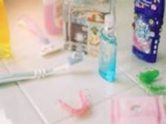 「爪磨きも化粧品の汚れも私にお任せあれ！」実は優秀歯磨き粉さんの5つの使い方♡