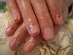 夏はキラッとラインストーンを取り入れて輝く素敵な指先を☆