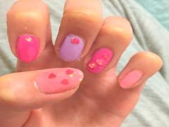 注目のネイル知ってる？ハートホログラムを使う上品デザイン