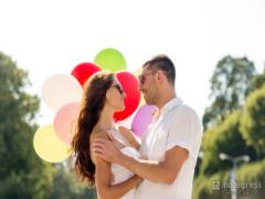 思わず連絡先を聞きたくなる女性の特徴5つ