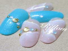 この夏はシェルデザインのネイルで涼しげな指先に！