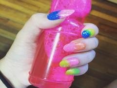 派手めカラーは部分使いがマスト！おすすめジェルネイルデザインカタログ♡