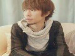 秋色ノースリニットが良くお似合い♡肌見せの日のお色気メイク術