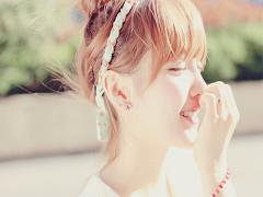 三つ編みには、笑顔がよく似合う。三つ編み × ◯◯でもっと魅力的な笑顔に。