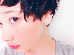 派手になりがちなカラーメイクをナチュラルに演出していっきに夏の主役に。