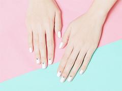 ぷる～んとしたリップをネイルにも。ジェルだからこそ魅力たっぷりの爪にしよう！