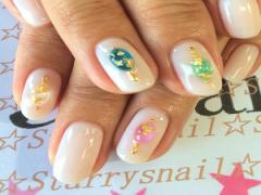 指先にみずみずしさを。＋透明感でつくる、夏のホワイトネイルカタログ