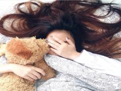 なるべくずっとベッドにいたい♡ぐうたら女子の寝ながらストレッチ10選