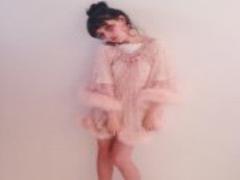 塗り方ひとつで雰囲気が180°変わる！コーデに合わせた”ピンクチーク”の入れかた♡