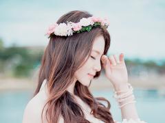 サラッとツヤ肌は光を味方に。プチプラコスメ＋1で作るメイク格上げ5秒テク