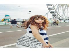 巻き髪は私のアイデンティティ。定番ヘアを "夏っぽく" 魅せる3カラー