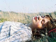 高級なモノは必要ない。今日からできる'すっぴん美肌'のための4つの習慣