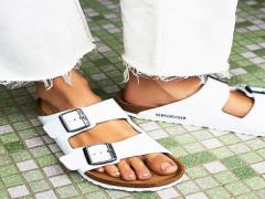 ペタンコサンダル×ペディキュアの化学反応。2015年夏の足元レシピ♡