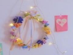 トレンドの花冠をネイルに。指先にお花が咲く”花冠ネイル”♡