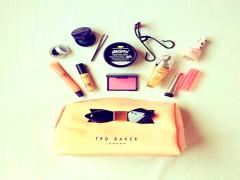 お洒落なあの子はポーチに忍ばせている。プチプラメイクツールをチェックせよ