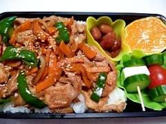 彩り豊かなお弁当で女子力アップ♡ピーマンをつかったレシピ