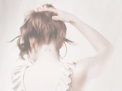 スマホ依存者に命の危機？健康も姿勢も悪くする”巻き肩”チェックリスト✳︎