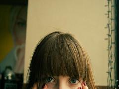 汗にも水にも負けない！夏の辛い‘パンダ目’を回避するメイク法