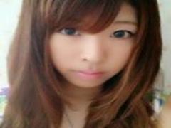 クールなオシャレ感。フェザーネイルで作る今年っぽい指先！