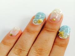 水面のきらめきを指先に映して♡夏色ドロップアートネイルカタログ