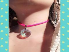 再熱「チョーカー」×2015年流行ヘア「ロブ」のいいとこどりスタイル