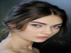 重すぎず色白肌に見せる効果アリ！A/Wは ナチュラルブラックヘアカラーに注目