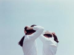 朝は美容師に変身？秘密の特訓「編み込み」の基本を完全レクチャー✳︎