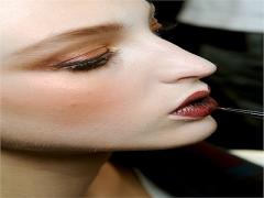 秋メイクのトレンド最先端！チョコLIP・囲みEYE・柿色チークで顔の衣替え完了♡