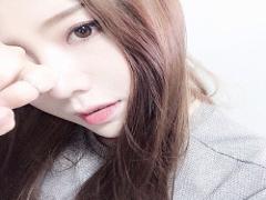 秋アイメイクの新常識。ノーアイライン × 囲み目シャドウ でゆるモードを気取って