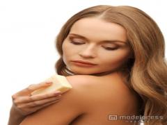 気づけばポツリ…背中ニキビの治し方5つ