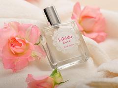 じわじわ噂の＂ベッド専用香水＂リビドーロゼ。今日こそ、の勝負に使える魔法♡