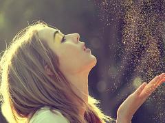 欲しいのは誰もが振り向くさらつや髪。寝る前ケアで夏のおつかれ髪にさよならを＊