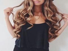 いつもの巻き髪で満足？夏はシーソルトスプレーで海外セレブみたいな無造作ヘアをゲット