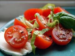 トマトを1日1個食べるだけ。おいしく手軽に体の内側からキレイ習慣