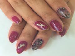 寒い時期こそ花を指先に。秋冬限定フラワーネイルカタログ