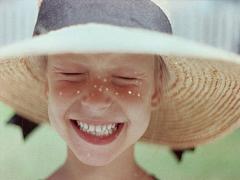 笑うとキラッと見える白い歯でいたいの♡自宅で簡単にホワイトニング裏ワザ5選