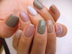 3大“くすみカラー”でつくる、秋のほっこりネイルデザインカタログ