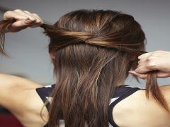 くるりんぱより簡単かも！海外セレブ風の時短ヘアアレンジ「ノットヘアー」